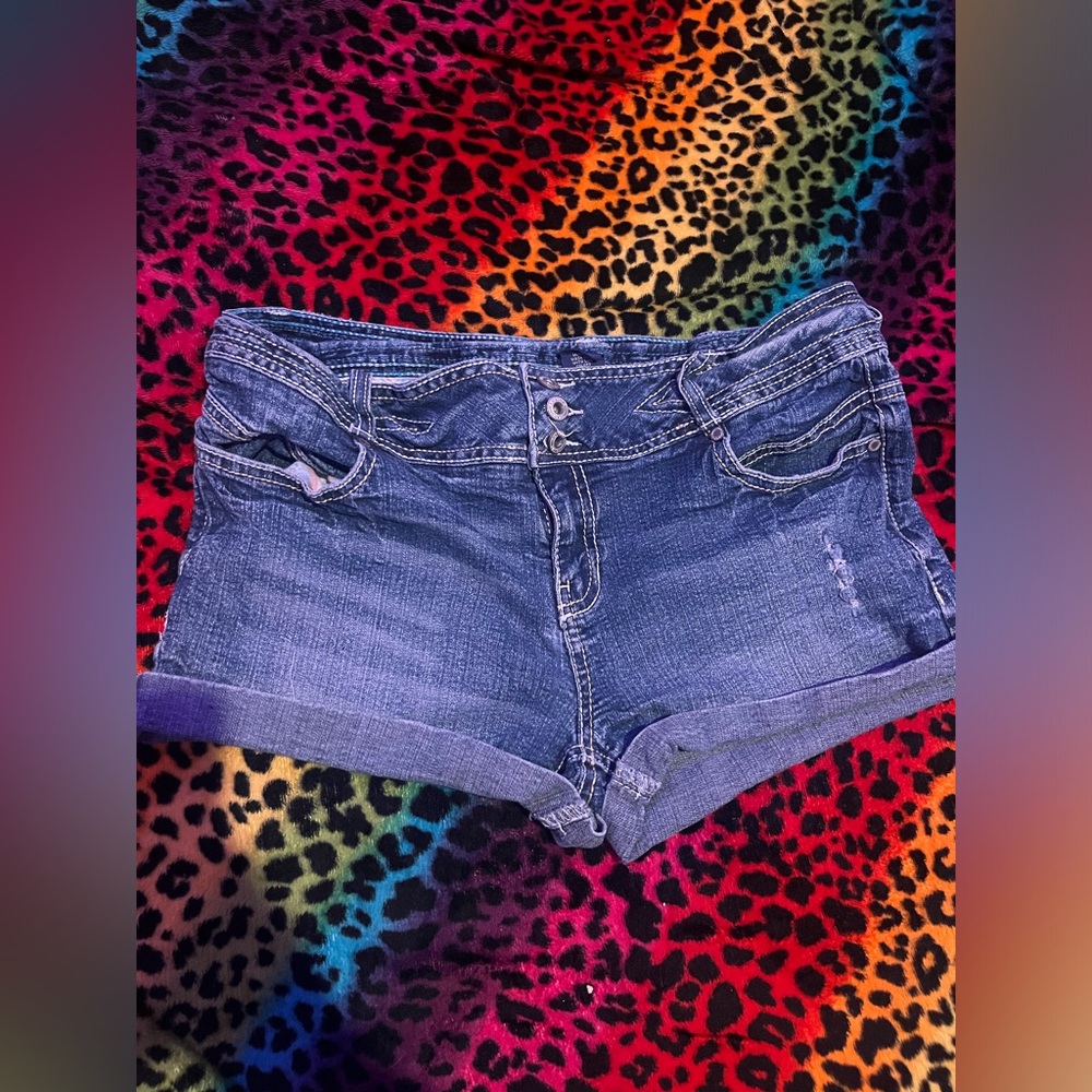 cute 2000s lowraise shorts with 3 buttons
